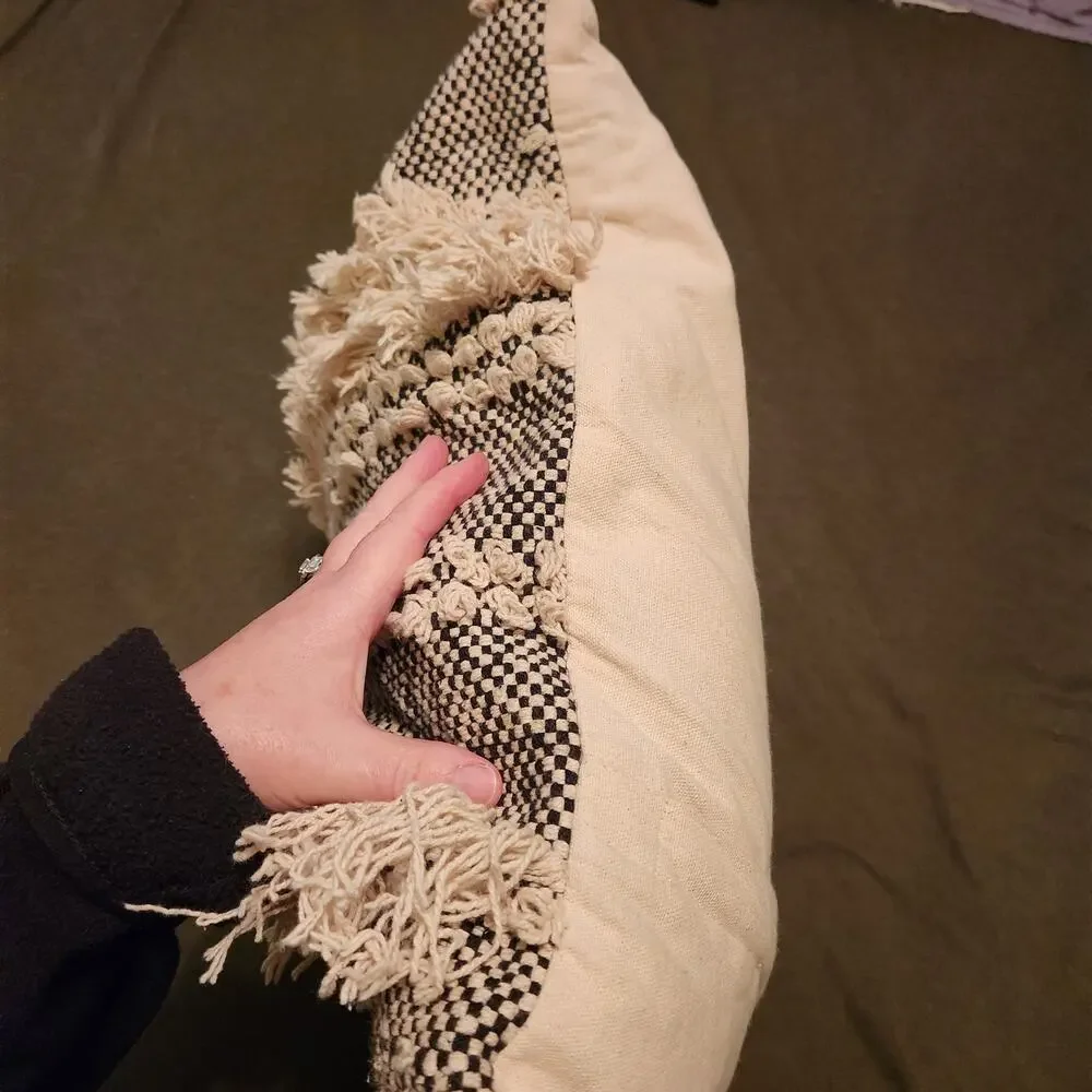 KIRKLANDS Throw Pillow 20 x 20 x 5 Boho Black Natural Chunky Knit Knotted Fringe - Picture 10 of 12
